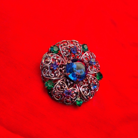 Vintage Blue & Green Rhinestone Silver Tone Hearts Flower Brooch Pin. 1.5" - Picture 6 of 7